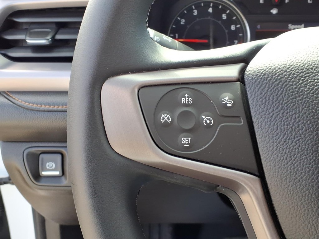 GMC Acadia Vehicle Full-screen Gallery Image 12