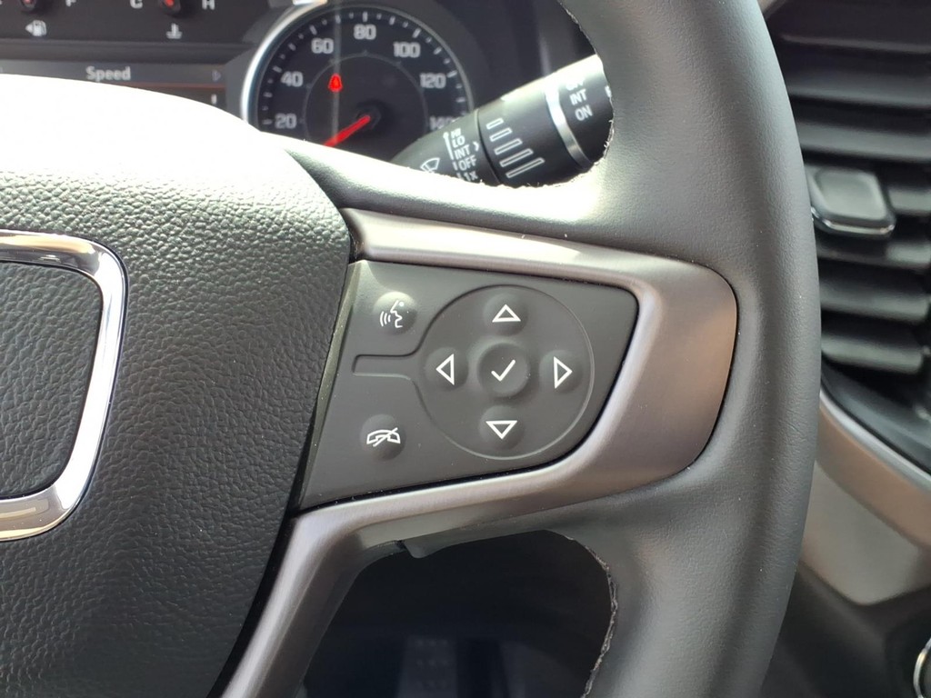 GMC Acadia Vehicle Full-screen Gallery Image 13