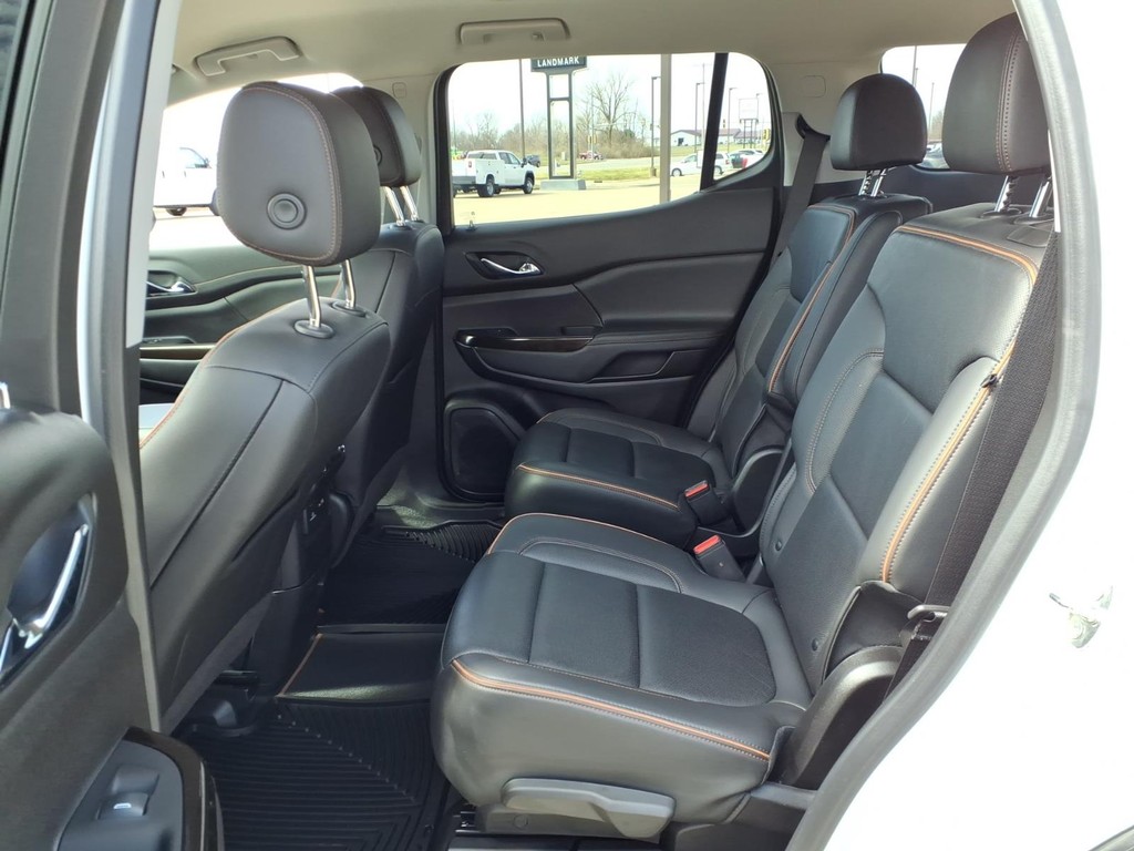 GMC Acadia Vehicle Full-screen Gallery Image 17