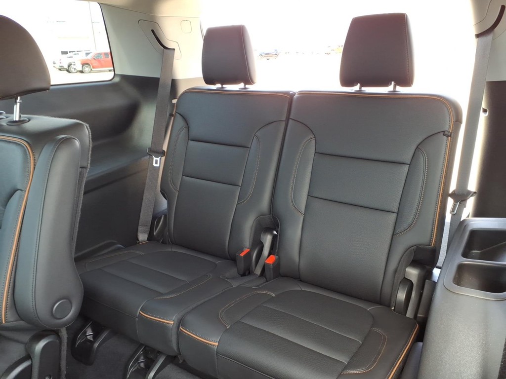 GMC Acadia Vehicle Full-screen Gallery Image 18