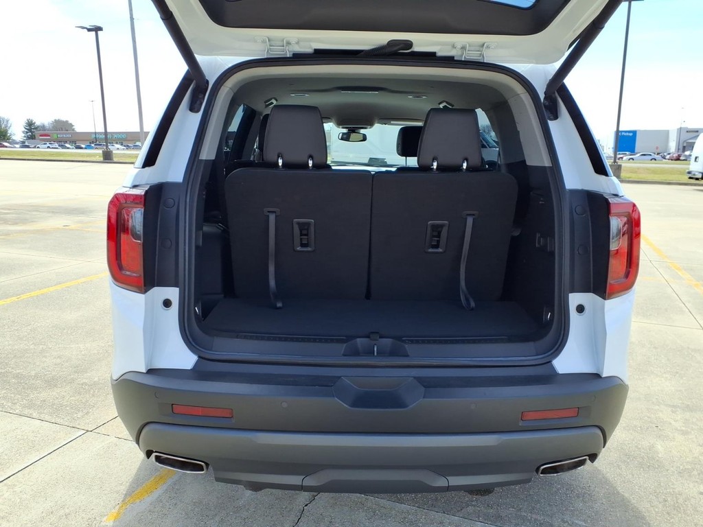 GMC Acadia Vehicle Full-screen Gallery Image 19
