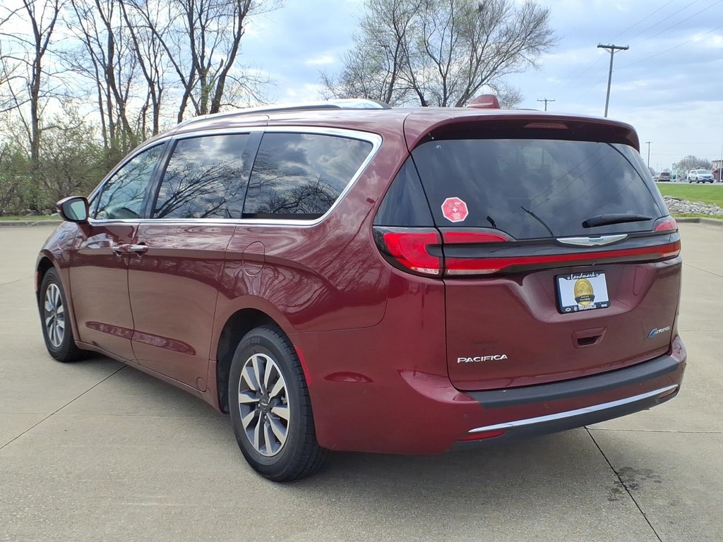 Chrysler Pacifica Vehicle Full-screen Gallery Image 3