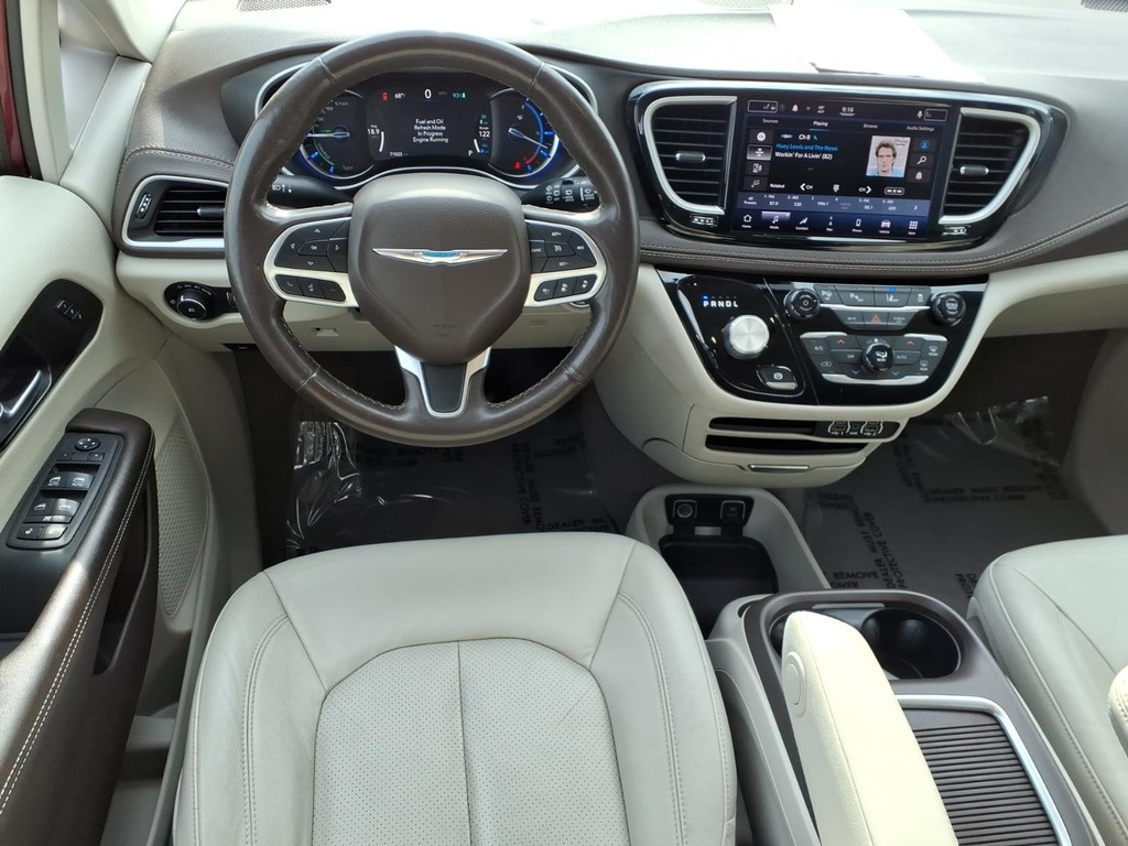 Chrysler Pacifica Vehicle Full-screen Gallery Image 7