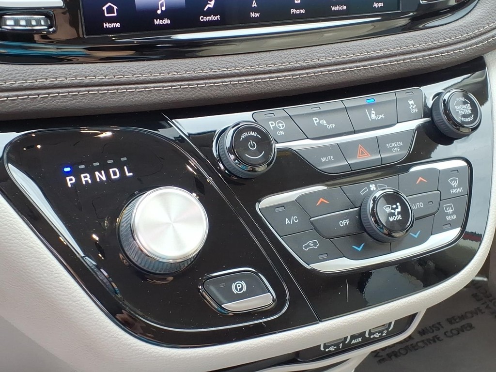 Chrysler Pacifica Vehicle Full-screen Gallery Image 10