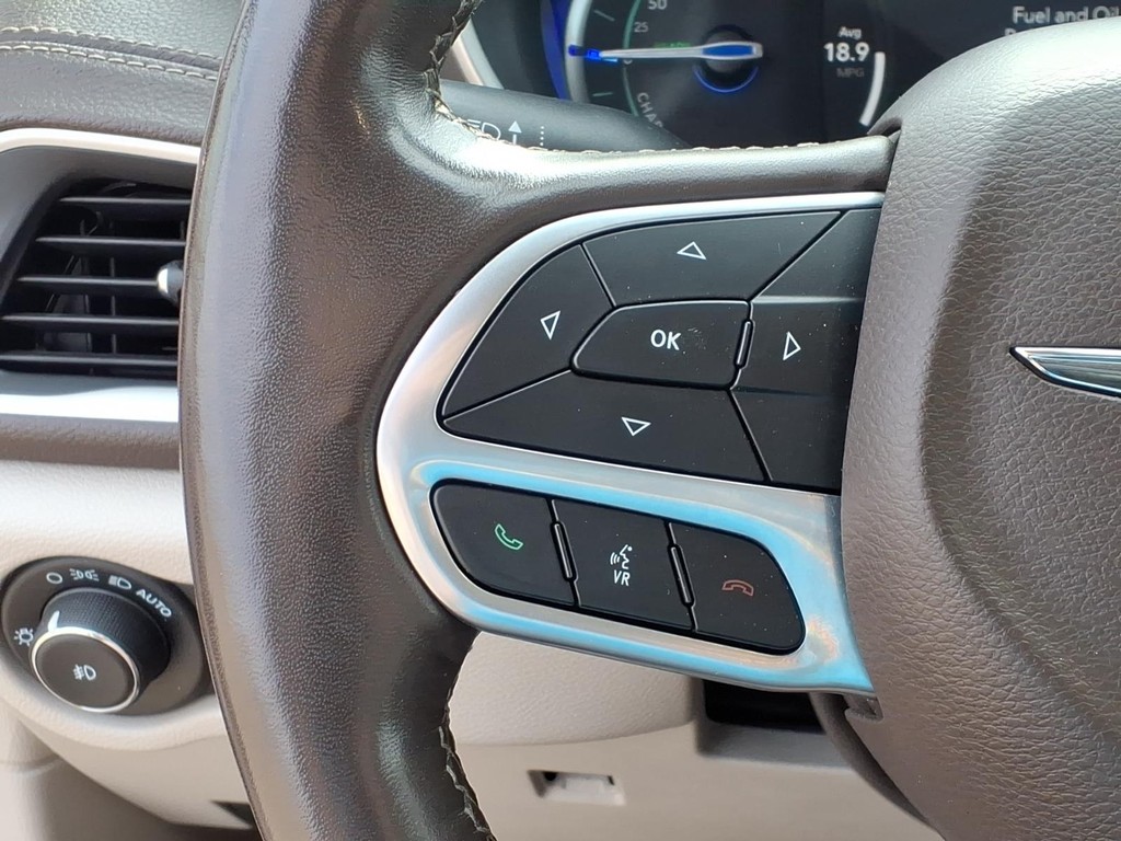 Chrysler Pacifica Vehicle Full-screen Gallery Image 11