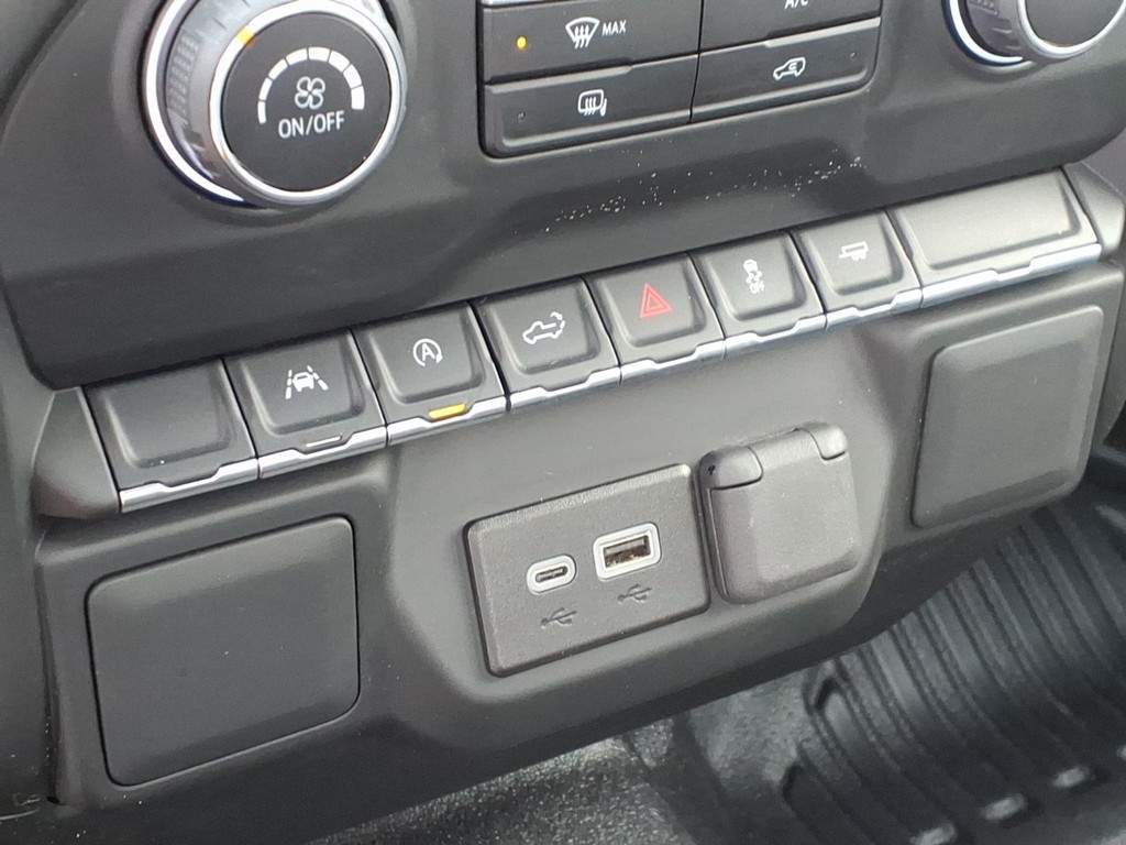 Chevrolet Silverado 1500 Vehicle Full-screen Gallery Image 8