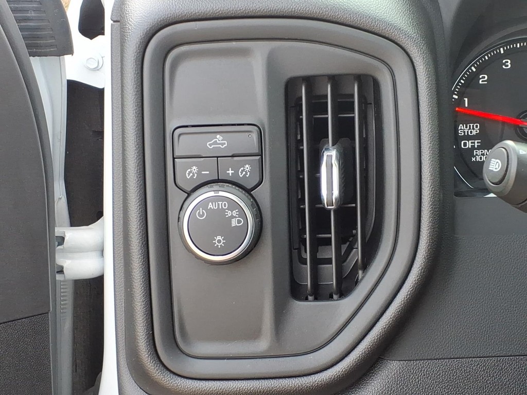 Chevrolet Silverado 1500 Vehicle Full-screen Gallery Image 11