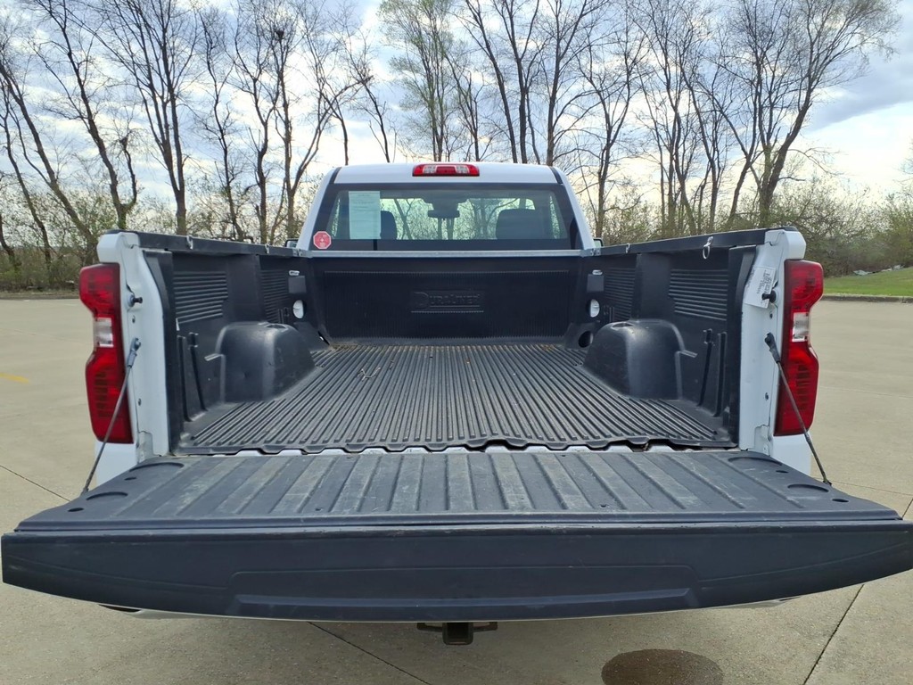 Chevrolet Silverado 1500 Vehicle Full-screen Gallery Image 14