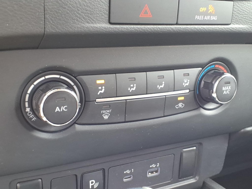 Nissan Frontier Vehicle Full-screen Gallery Image 10