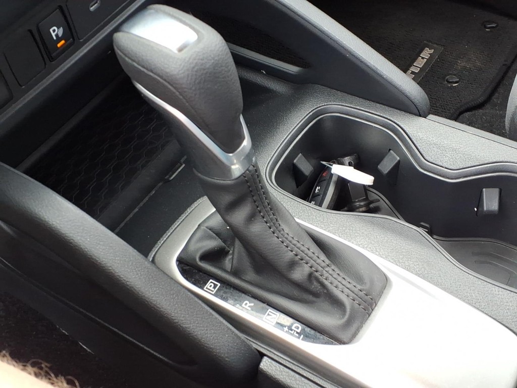 Nissan Frontier Vehicle Full-screen Gallery Image 12