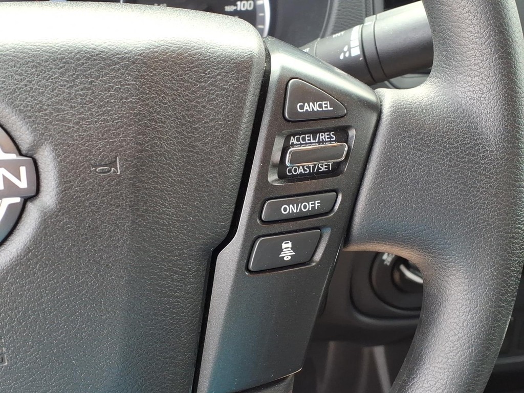 Nissan Frontier Vehicle Full-screen Gallery Image 14