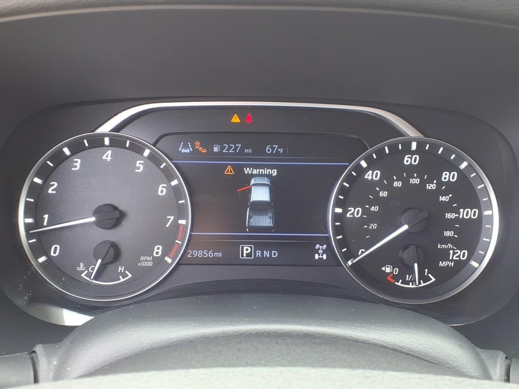 Nissan Frontier Vehicle Full-screen Gallery Image 15