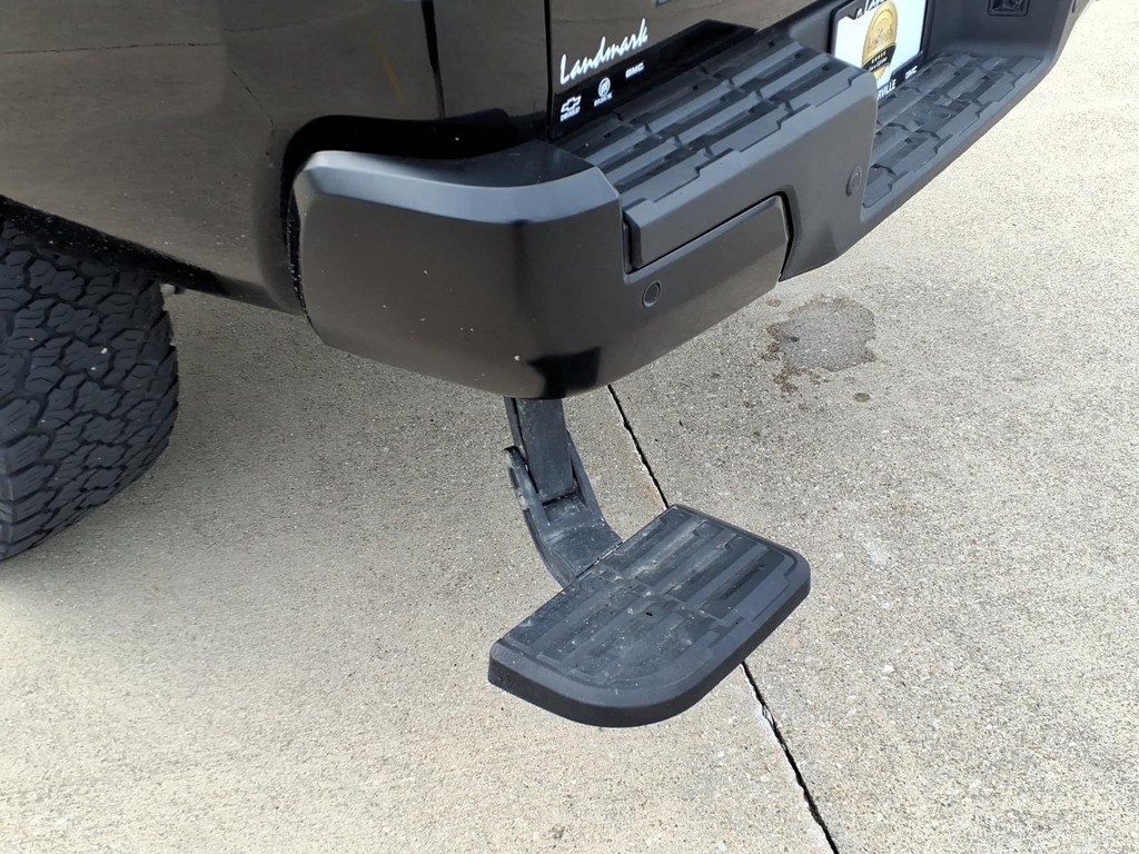 Nissan Frontier Vehicle Full-screen Gallery Image 20