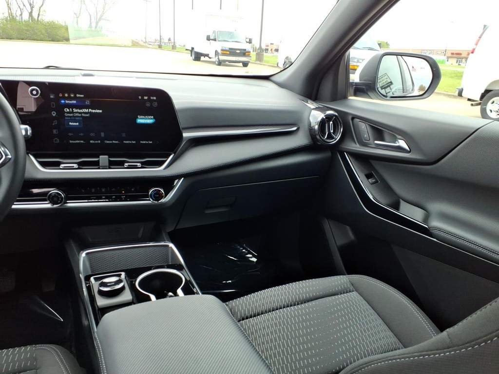 Chevrolet Equinox Vehicle Full-screen Gallery Image 05
