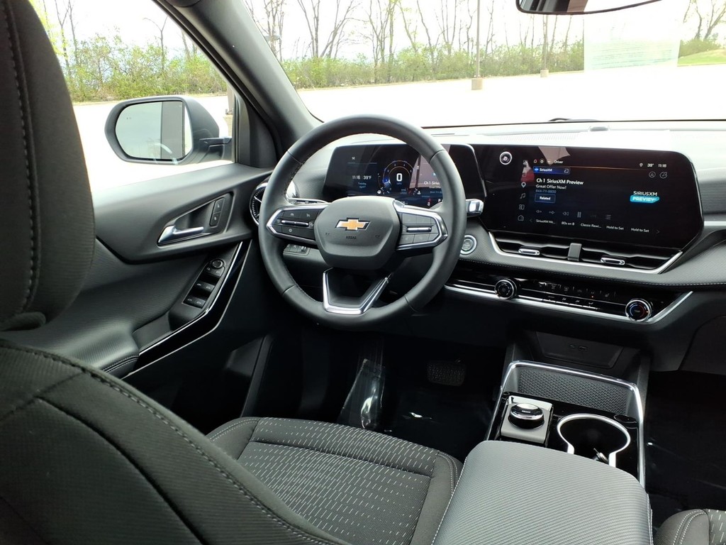 Chevrolet Equinox Vehicle Full-screen Gallery Image 06