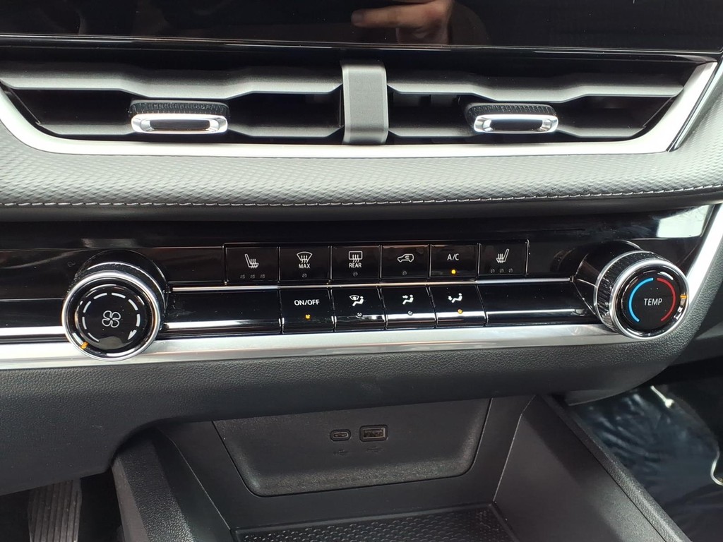 Chevrolet Equinox Vehicle Full-screen Gallery Image 10