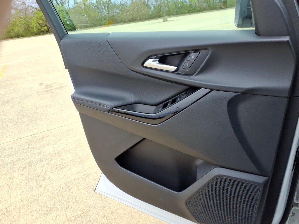 Chevrolet Equinox Vehicle Full-screen Gallery Image 14