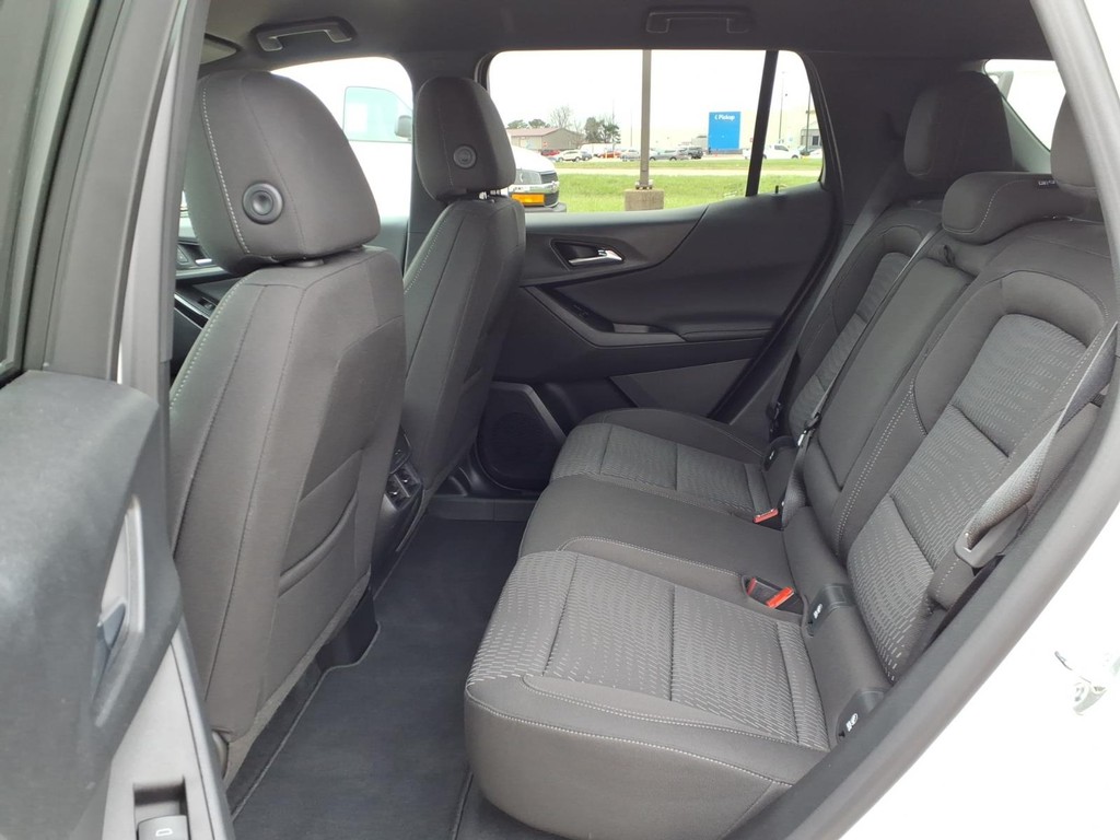 Chevrolet Equinox Vehicle Full-screen Gallery Image 16