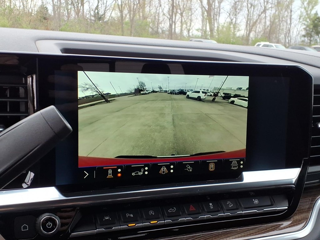 Chevrolet Silverado 1500 Vehicle Full-screen Gallery Image 9