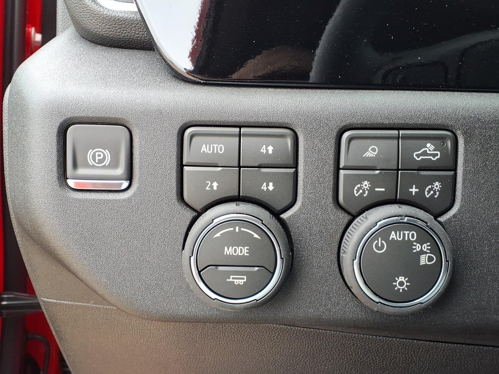 Chevrolet Silverado 1500 Vehicle Full-screen Gallery Image 14