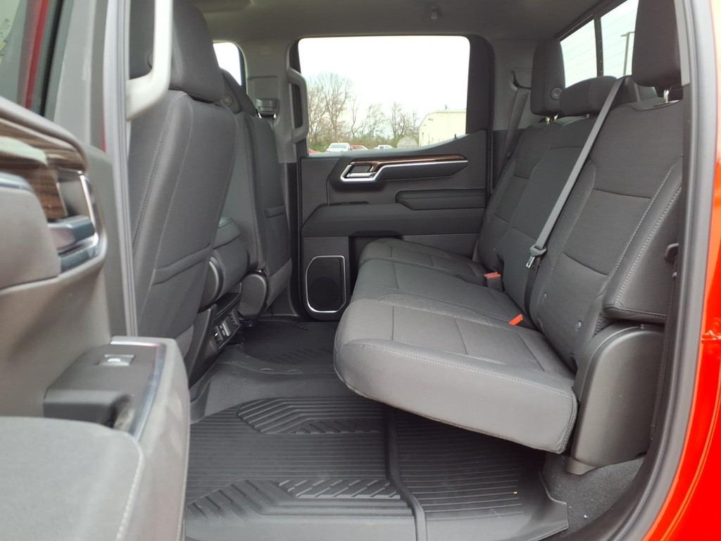 Chevrolet Silverado 1500 Vehicle Full-screen Gallery Image 17