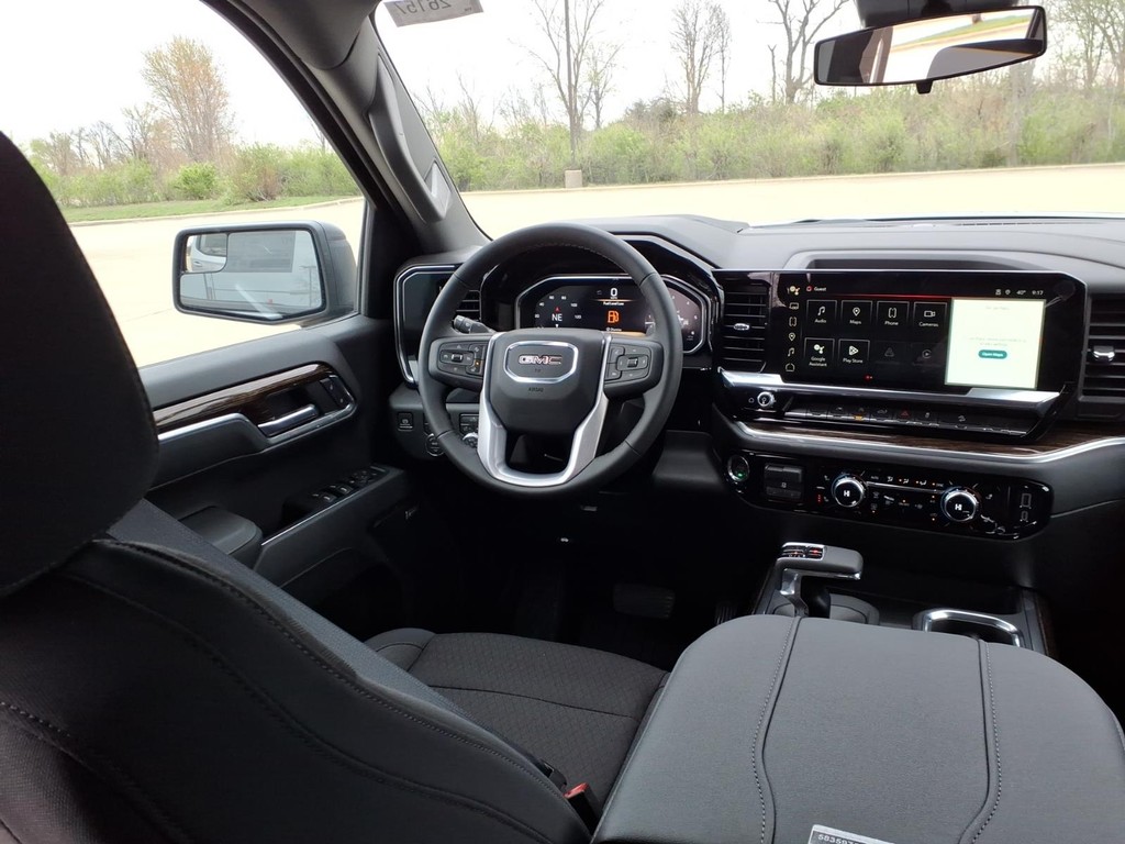 GMC Sierra 1500 Vehicle Full-screen Gallery Image 6