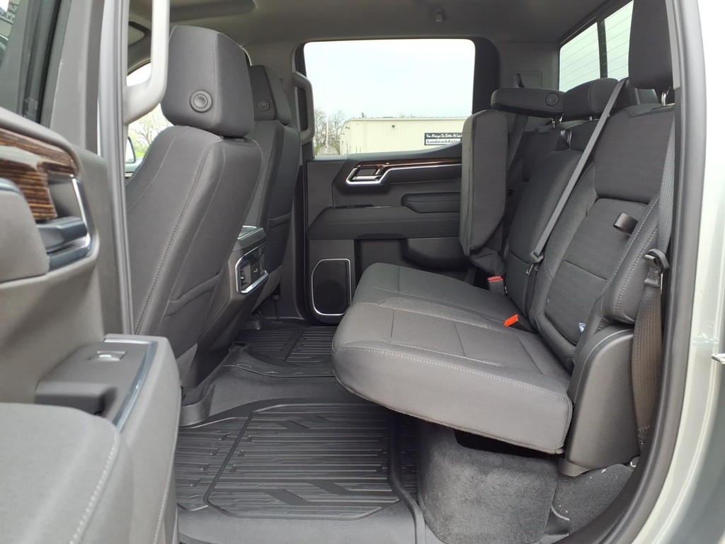GMC Sierra 1500 Vehicle Full-screen Gallery Image 18