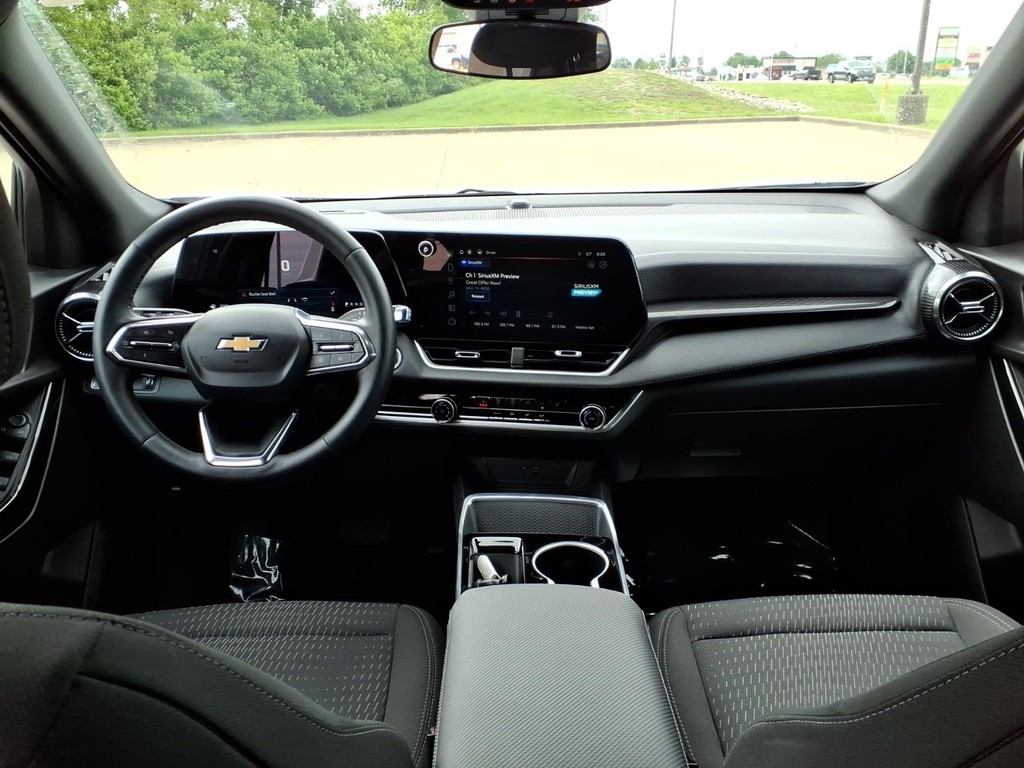 Chevrolet Equinox Vehicle Full-screen Gallery Image 04