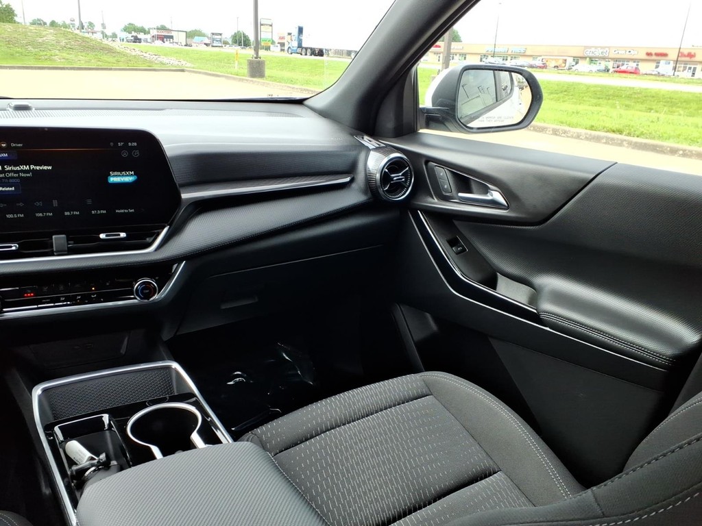 Chevrolet Equinox Vehicle Full-screen Gallery Image 05