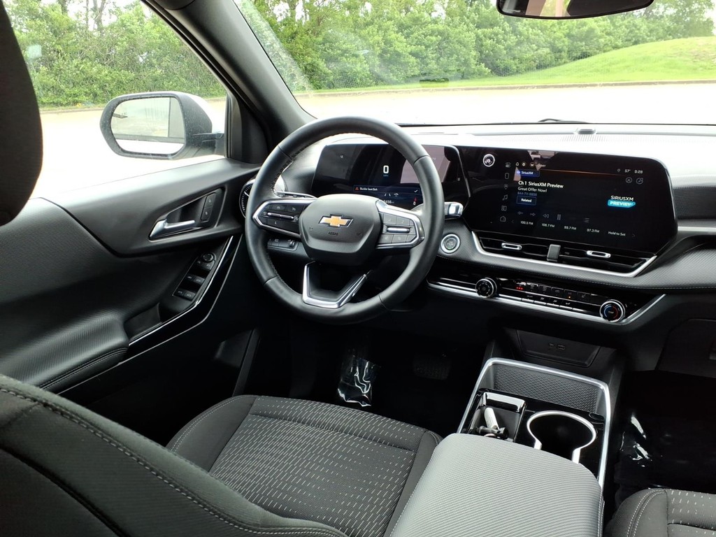 Chevrolet Equinox Vehicle Full-screen Gallery Image 06