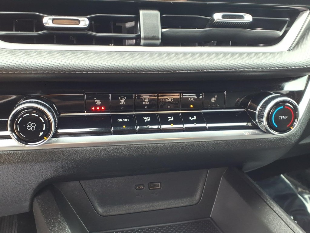 Chevrolet Equinox Vehicle Full-screen Gallery Image 10