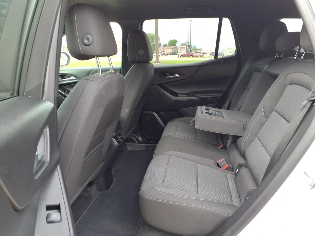 Chevrolet Equinox Vehicle Full-screen Gallery Image 16