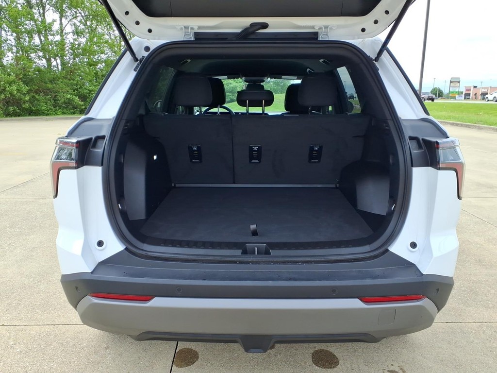 Chevrolet Equinox Vehicle Full-screen Gallery Image 17