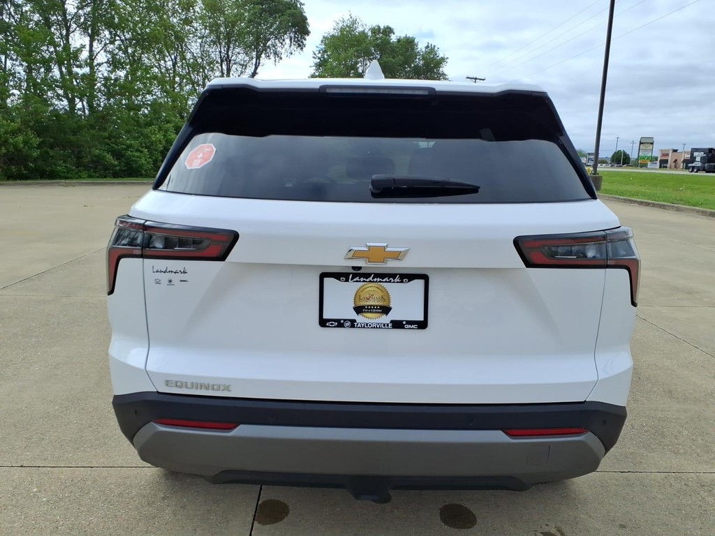 Chevrolet Equinox Vehicle Full-screen Gallery Image 18