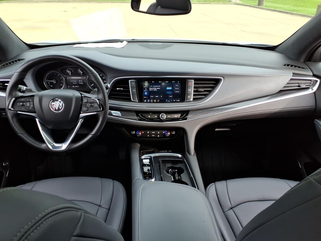 Buick Enclave Vehicle Full-screen Gallery Image 04