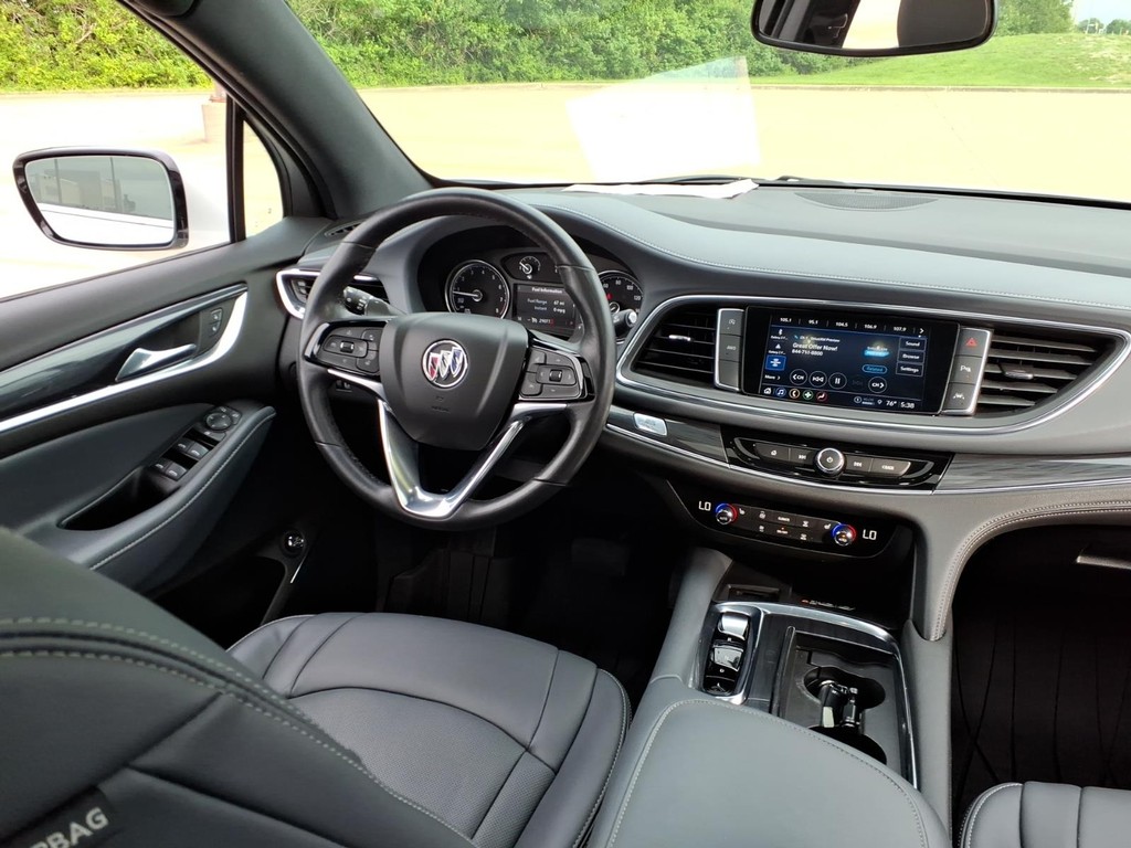 Buick Enclave Vehicle Full-screen Gallery Image 06