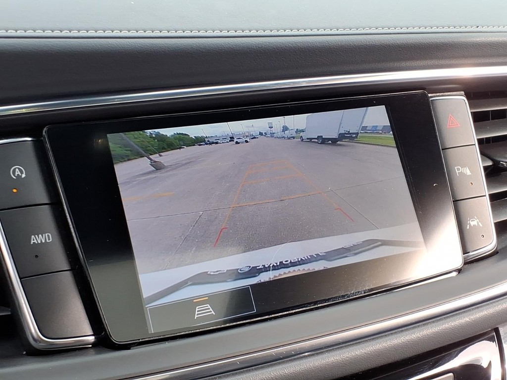 Buick Enclave Vehicle Full-screen Gallery Image 09