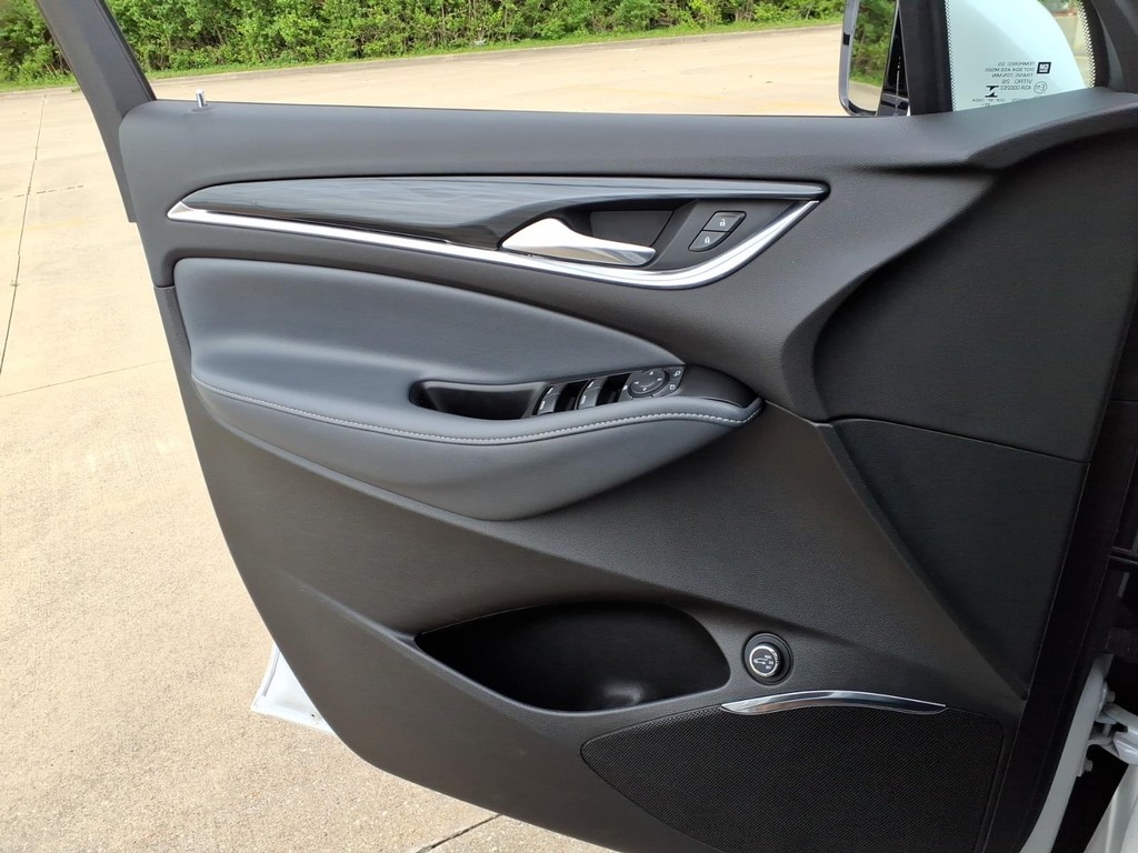 Buick Enclave Vehicle Full-screen Gallery Image 15