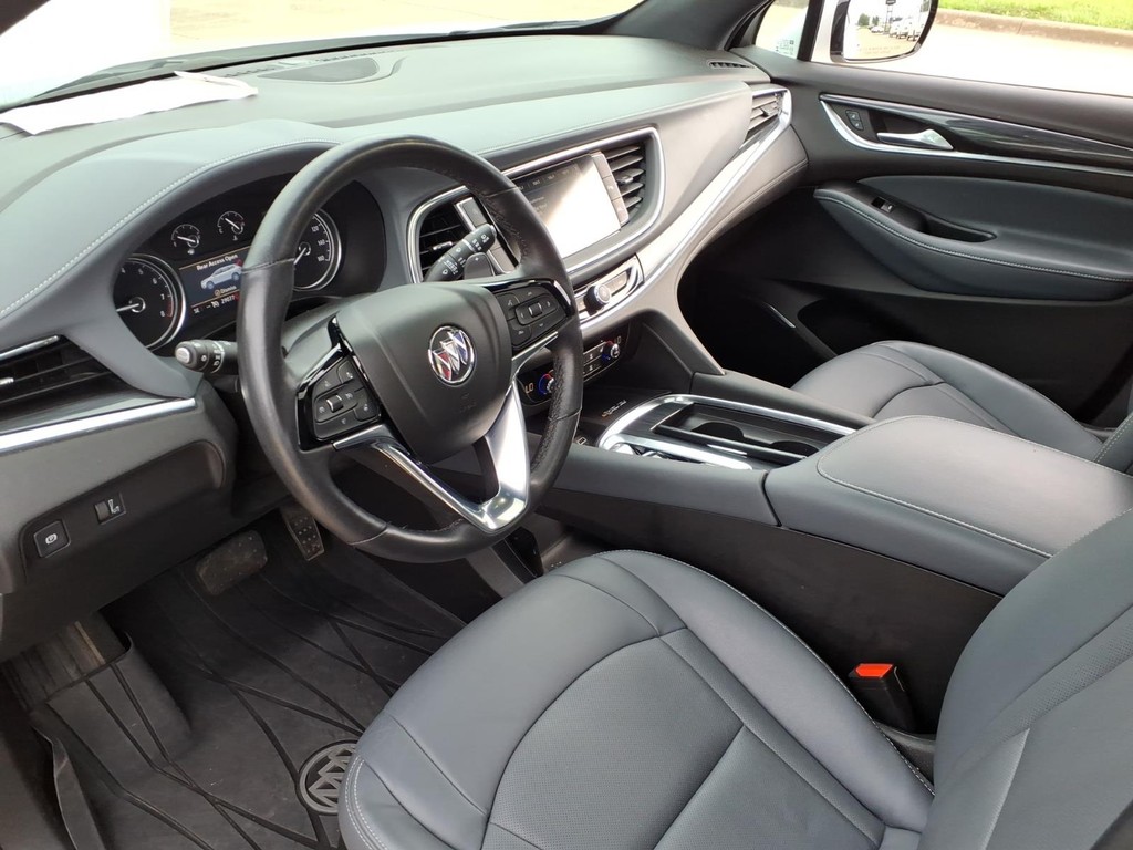 Buick Enclave Vehicle Full-screen Gallery Image 16