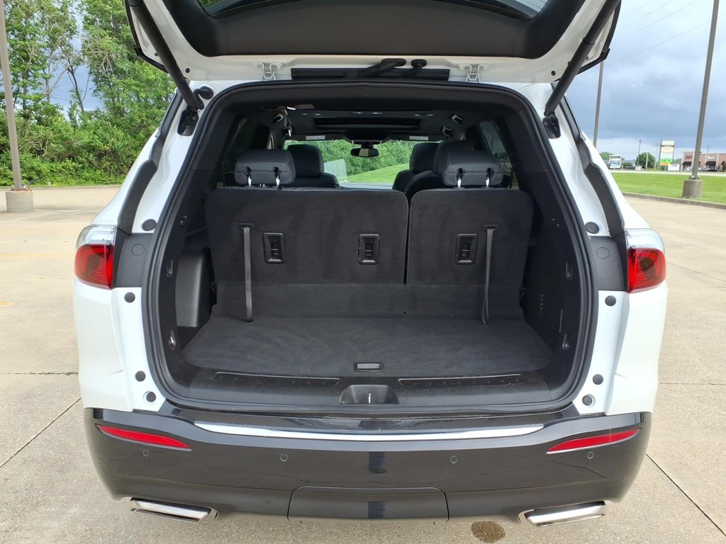 Buick Enclave Vehicle Full-screen Gallery Image 19