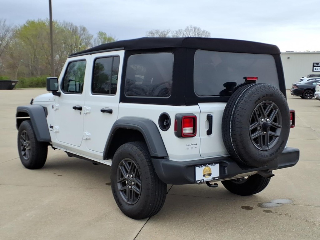 Jeep Wrangler Vehicle Full-screen Gallery Image 3
