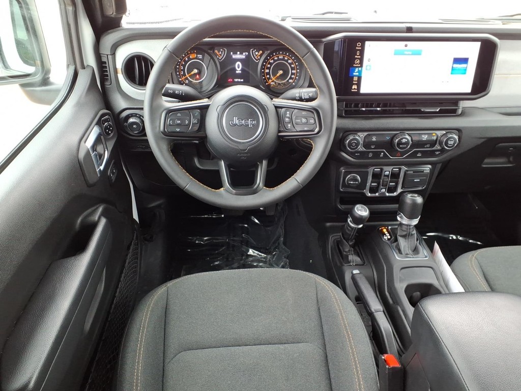 Jeep Wrangler Vehicle Full-screen Gallery Image 7