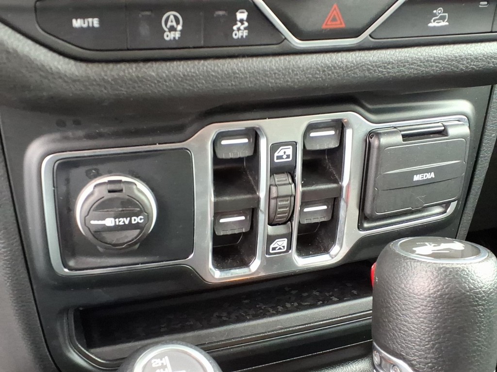 Jeep Wrangler Vehicle Full-screen Gallery Image 11