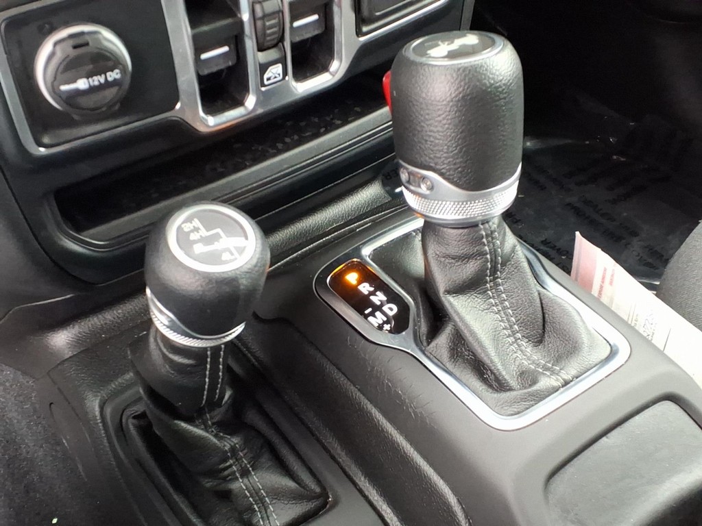 Jeep Wrangler Vehicle Full-screen Gallery Image 12