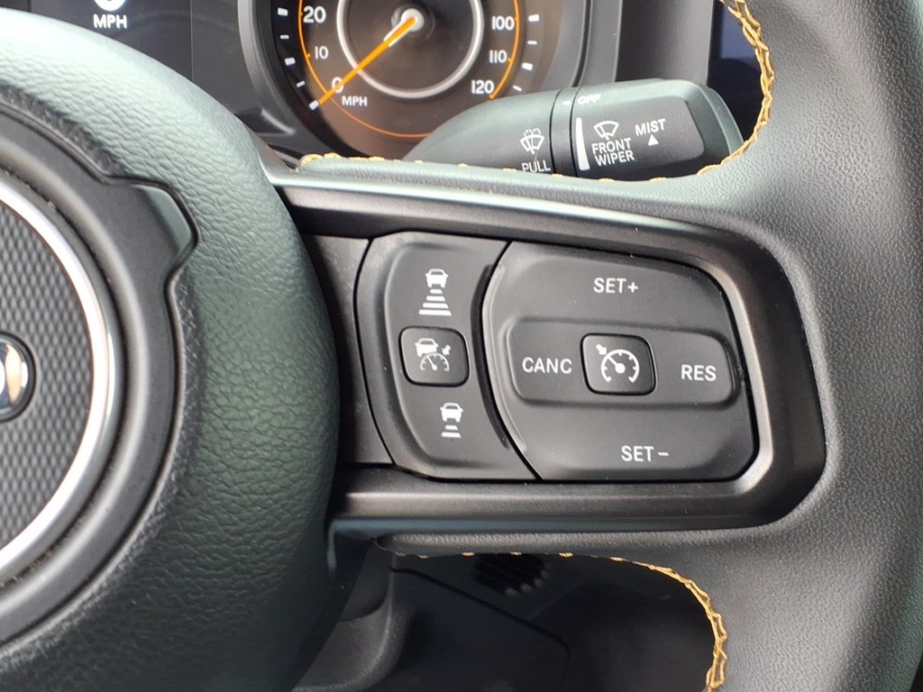 Jeep Wrangler Vehicle Full-screen Gallery Image 14