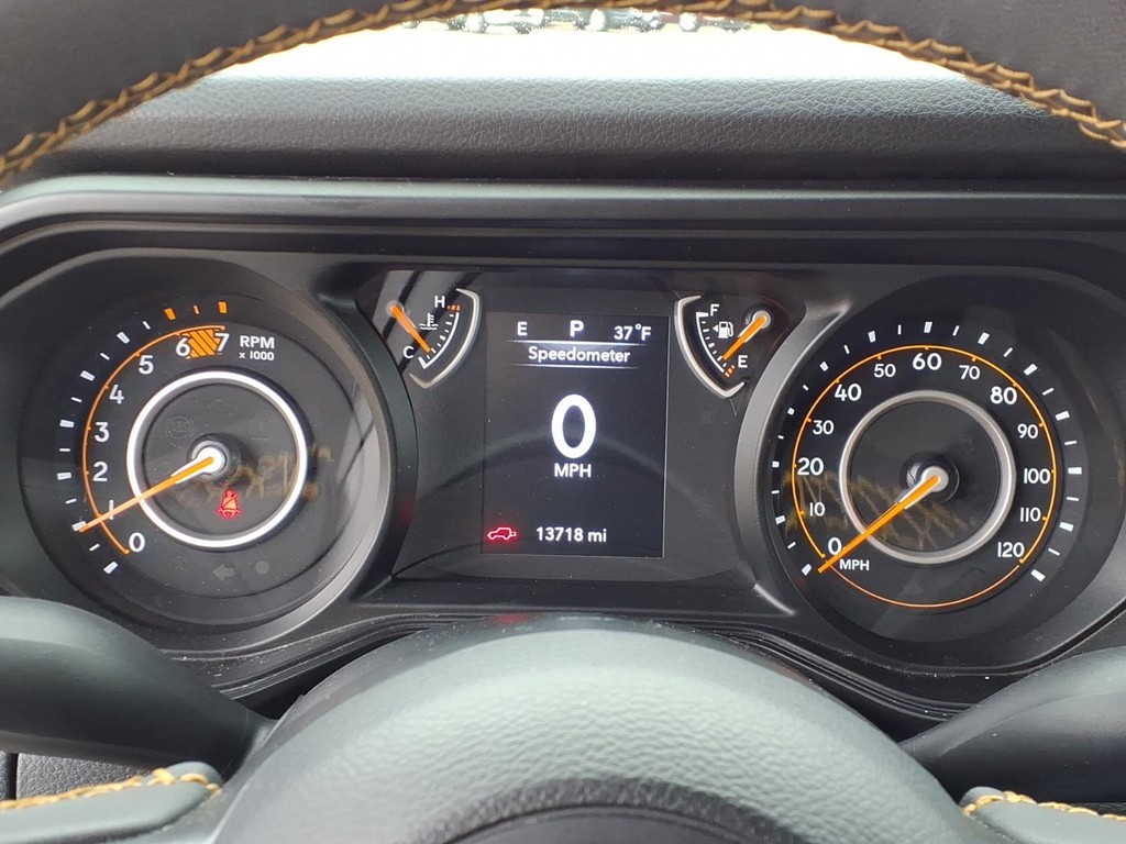 Jeep Wrangler Vehicle Full-screen Gallery Image 15