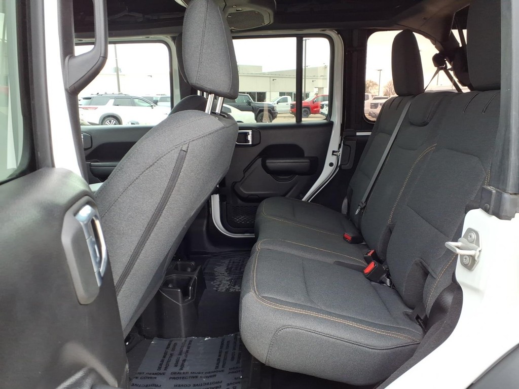 Jeep Wrangler Vehicle Full-screen Gallery Image 18