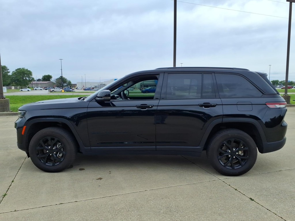 Jeep Grand Cherokee Vehicle Full-screen Gallery Image 2