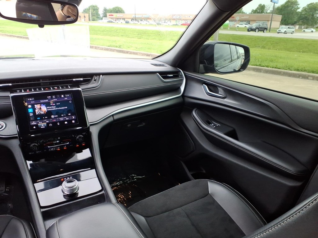 Jeep Grand Cherokee Vehicle Full-screen Gallery Image 5
