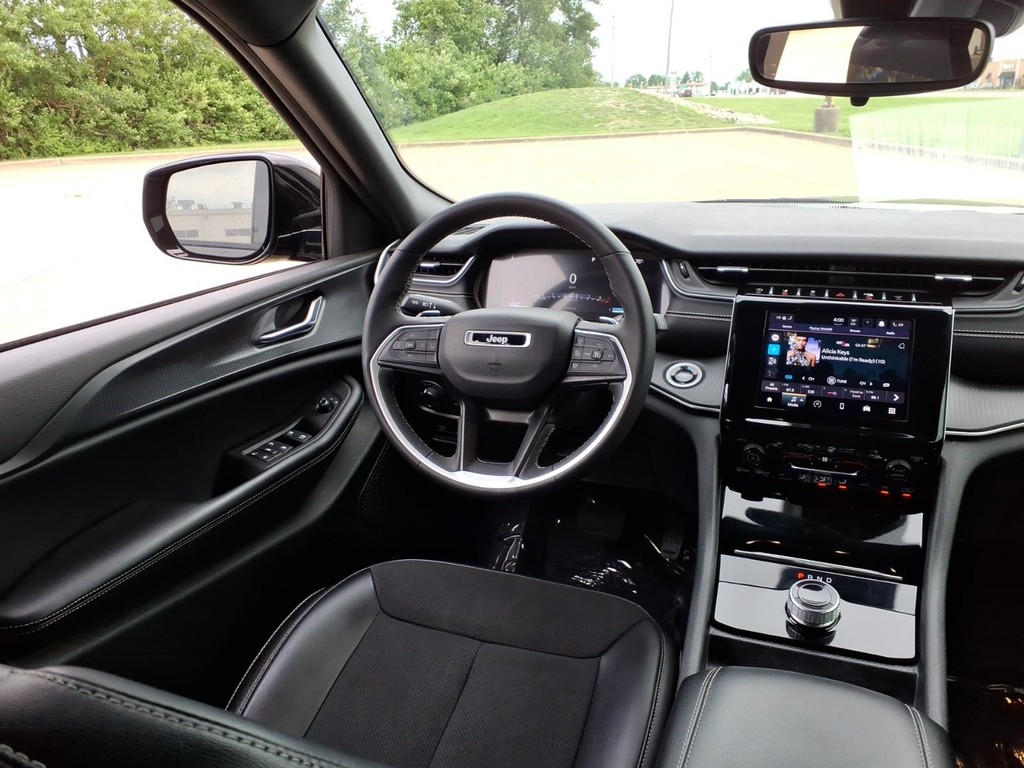 Jeep Grand Cherokee Vehicle Full-screen Gallery Image 6